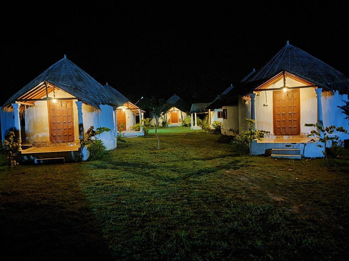 Modhera Sunrise Resort - Tents Bhungas Jungle Restaurants & Candlelight Dining Kalri Kültér fotó