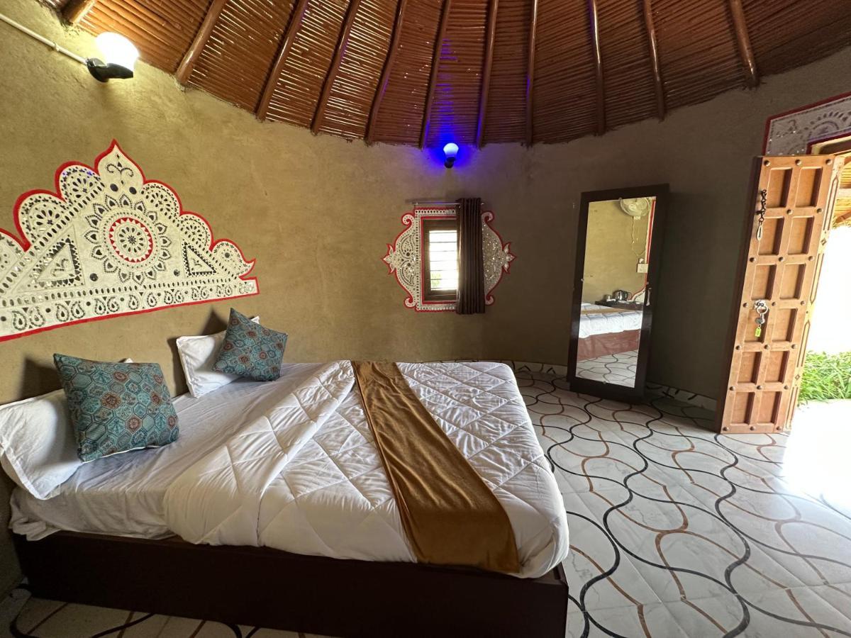 Modhera Sunrise Resort - Tents Bhungas Jungle Restaurants & Candlelight Dining Kalri Kültér fotó