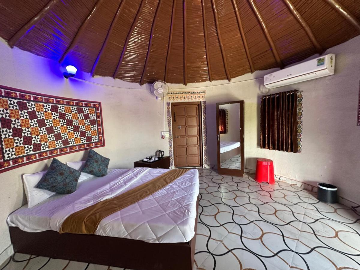 Modhera Sunrise Resort - Tents Bhungas Jungle Restaurants & Candlelight Dining Kalri Kültér fotó