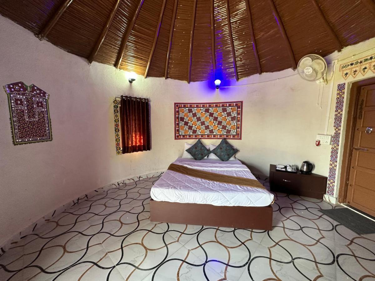 Modhera Sunrise Resort - Tents Bhungas Jungle Restaurants & Candlelight Dining Kalri Kültér fotó