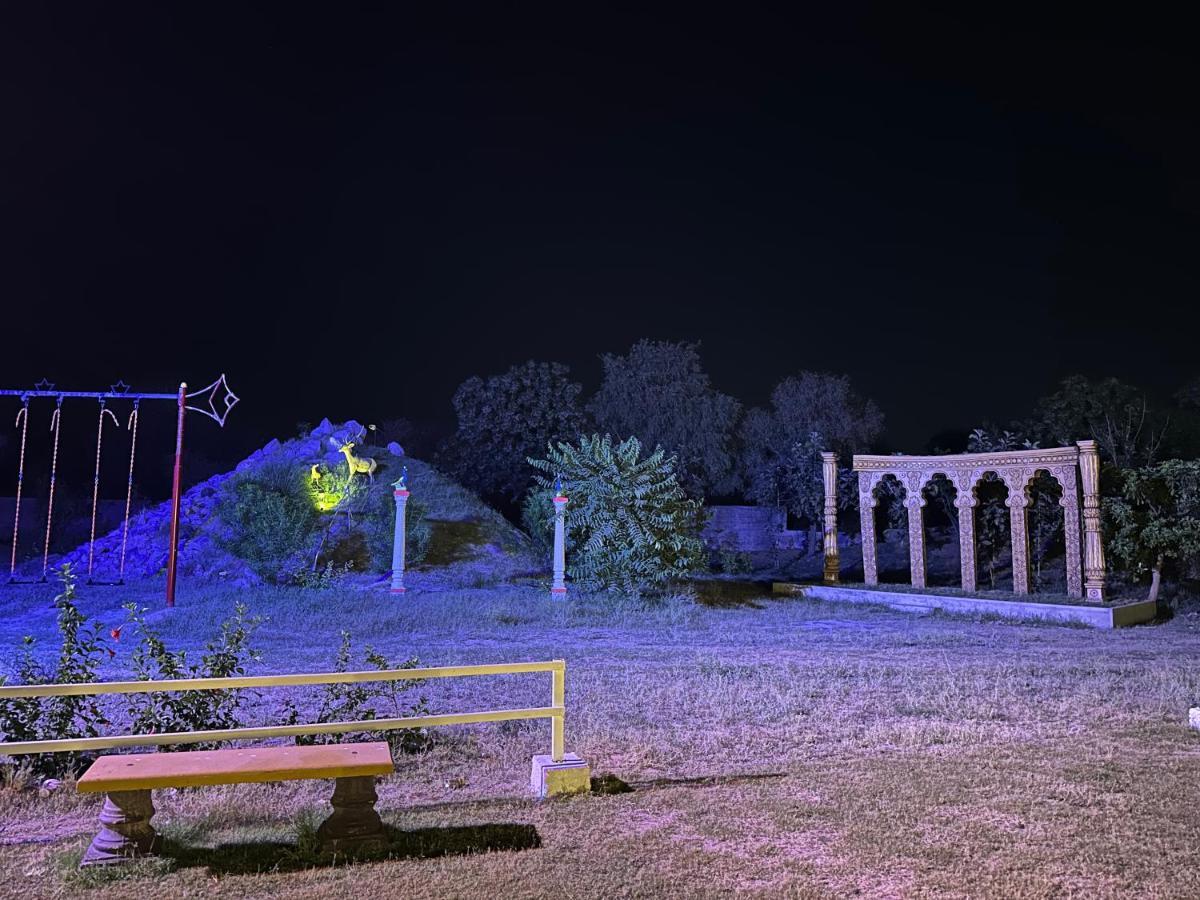 Modhera Sunrise Resort - Tents Bhungas Jungle Restaurants & Candlelight Dining Kalri Kültér fotó