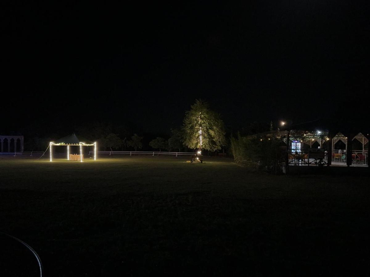 Modhera Sunrise Resort - Tents Bhungas Jungle Restaurants & Candlelight Dining Kalri Kültér fotó