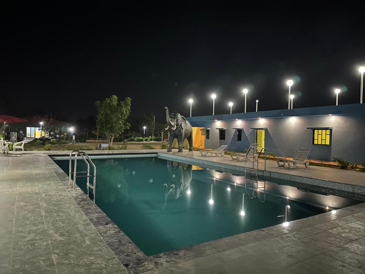 Modhera Sunrise Resort - Tents Bhungas Jungle Restaurants & Candlelight Dining Kalri Kültér fotó