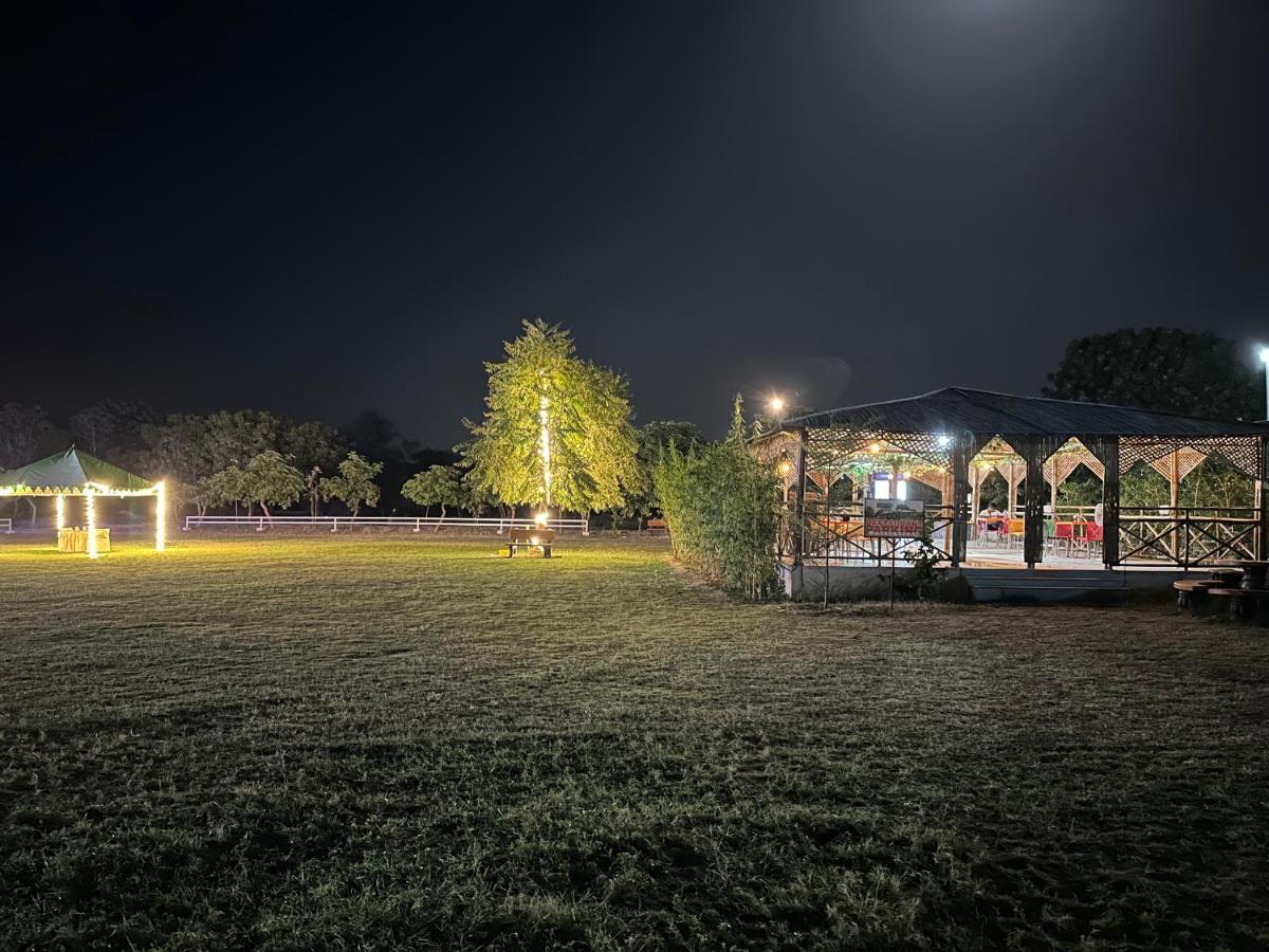 Modhera Sunrise Resort - Tents Bhungas Jungle Restaurants & Candlelight Dining Kalri Kültér fotó